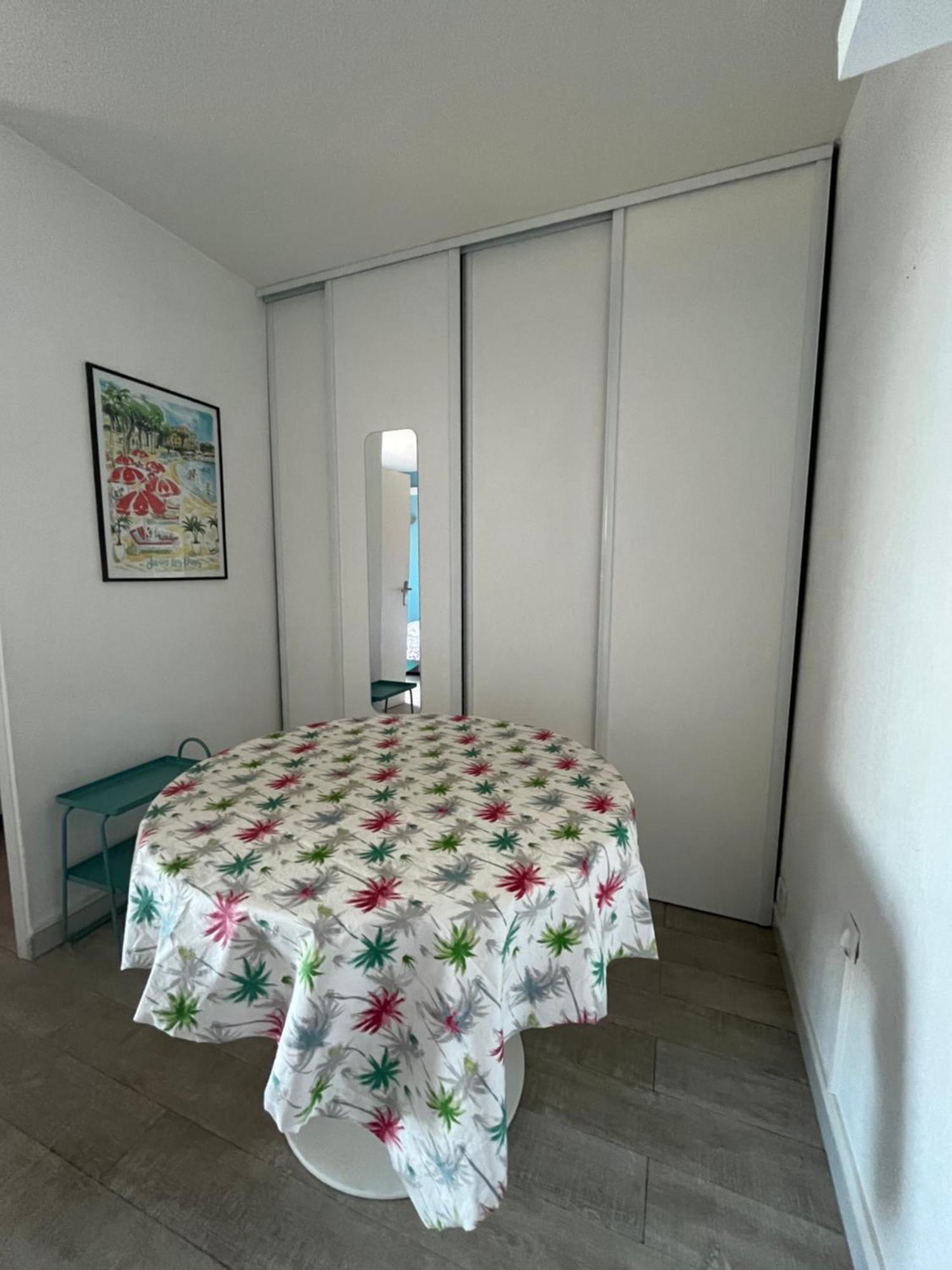 Appartement T2 De Standing Au Pied Des Plages Golfe-Juan Bagian luar foto